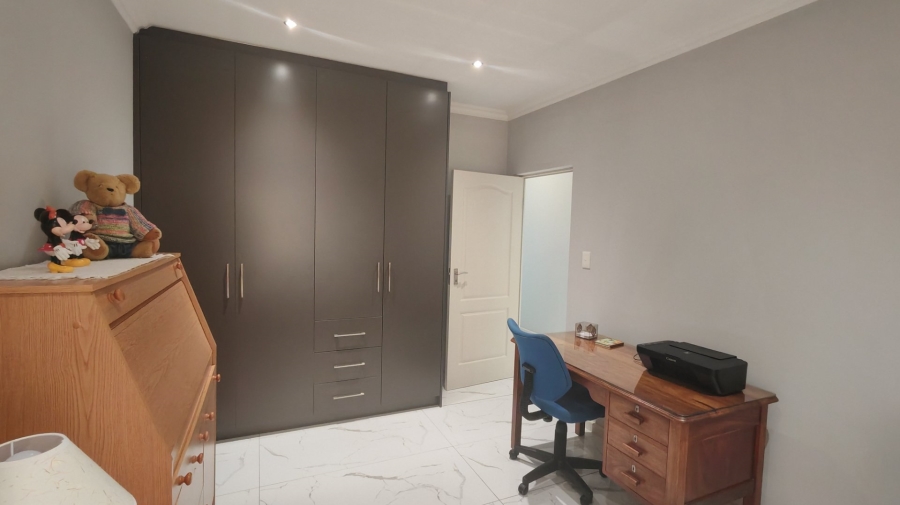 3 Bedroom Property for Sale in Hartenbos Heuwels Western Cape